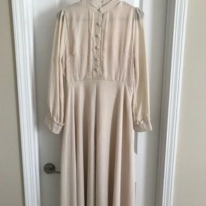 Flirty cream midi dress